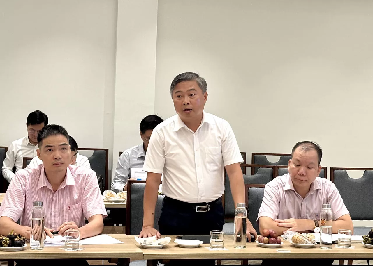 Gi&aacute;m đốc Trung t&acirc;m lao động nước ngo&agrave;i Đặng Huy Hồng ph&aacute;t biểu tại hội thảo.